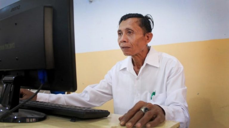 Sukirman, petani yang antusias ikuti ujian paket di PKBM Hutuo Lestari